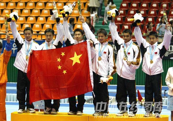 图文：2000年现役奥运冠军 悉尼男团冠军属中国