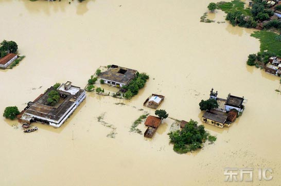 南亚水灾已造成1400人死 2500万人流离失所(图)