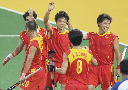 图文:曲棍球邀请赛中国队VS马来西亚 庆祝进球
