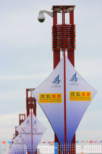 图文：2007青岛国际帆船赛 搜狐标志随处可见