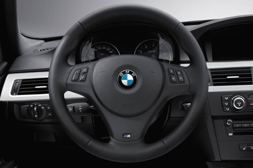BMW-325i豪华运动型的方向盘