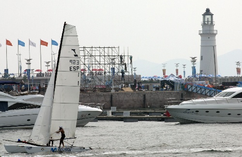 图文:青帆赛风速不足部分比赛取消 西班牙帆船