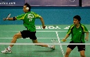 图文：[羽毛球]郑波/高凌2-1印尼组合 反手回球