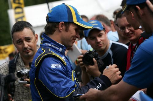 图文:[WRC]勒布称雄德国站 索伯格为车迷签名