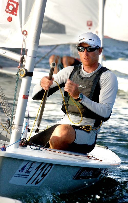 图文:07青岛国际帆船赛 德国选手驾驶帆船