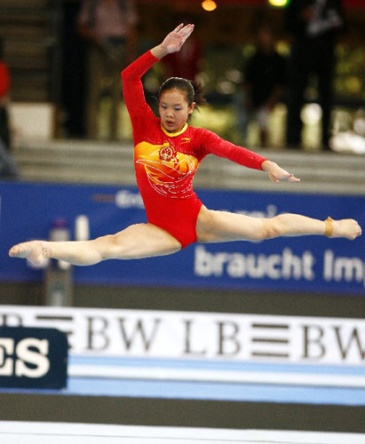 图文:体操世锦赛女子资格赛 程菲比赛自由体操