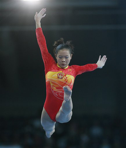 图文:体操世锦赛首日十佳图片 飞跃斯图加特