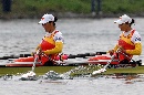 图文:赛艇锦标赛中国队获首金 比赛时奋力争先