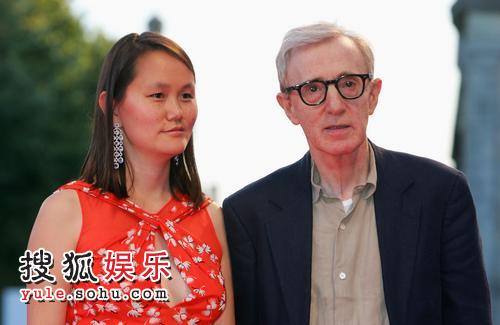 《卡珊德拉之梦》首映 导演伍迪艾伦携妻子登场