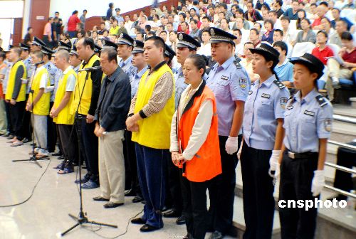 运城"副局长杀副局长"案开庭 电视转播庭审过程(图)