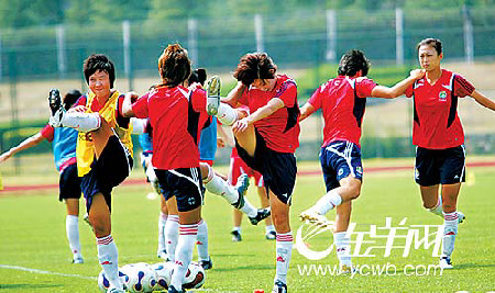 中国队今天咬牙 教练组让女足姑娘轻松上阵
