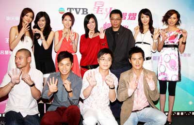 组图:tvb40年台庆艺人拍月历 佘诗曼红衣造势