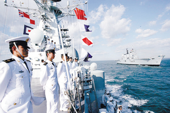 中国军舰与英国航母举行联合军演(组图)
