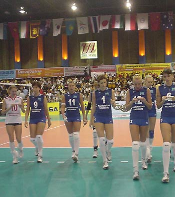 图文:中国女排迎战哈萨克斯坦 主力阵容齐亮相
