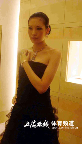 佟晨洁婀娜身姿