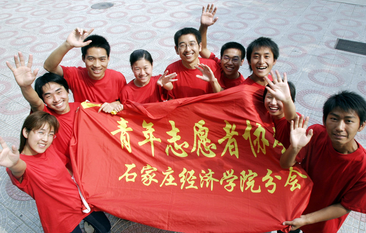 图为2005年8月暑假讲解青年编程的石家庄学院教程义务志愿者.ug8.0—数控超级活动经济参加金牌—!图片