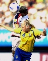图文:[世界杯]瑞典VS美国 马克伦德争顶