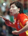 图文：女团决赛中国3-0新加坡 李晓霞发球