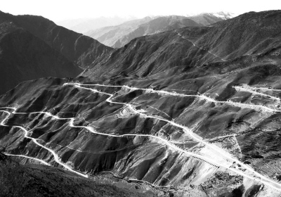 成都至拉萨将修高速公路 风光超青藏线