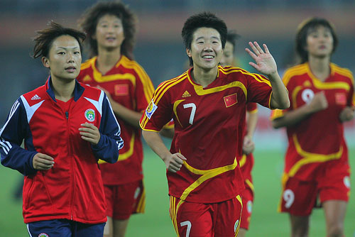 图文:[世界杯]中国VS新西兰 毕妍庆祝
