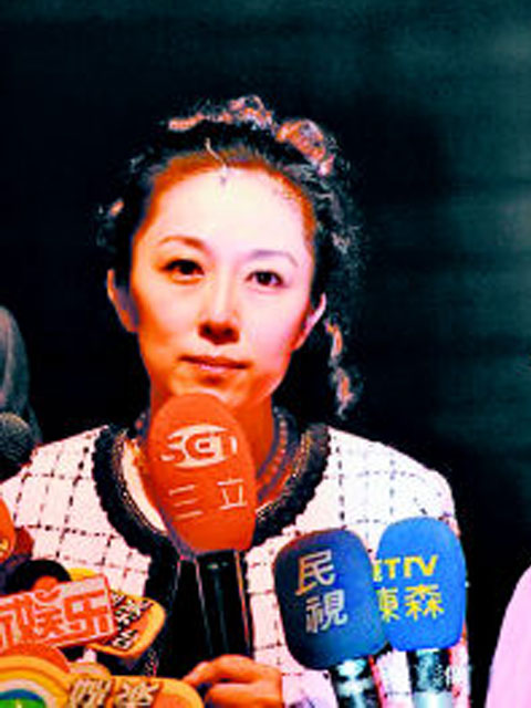 黄韵玲接受记者采访时红了眼眶