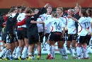 图文:[女足世界杯]德国3-0挪威 享受幸福时刻