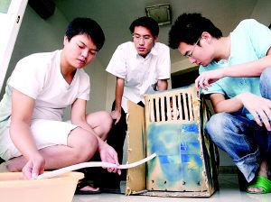 重庆大学生发明空气制水机 净化后可直接饮用