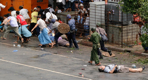 电(记者张云飞)缅甸国家电台晚间新闻证实说,在27日的游行示威事件中