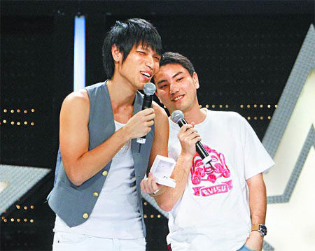 《超级星光大道》捧红杨宗纬(左)，节目制作人就是詹仁雄。