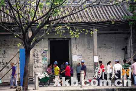 广州猎德古村开拆 村民搬家前举行祭祖仪式(图)