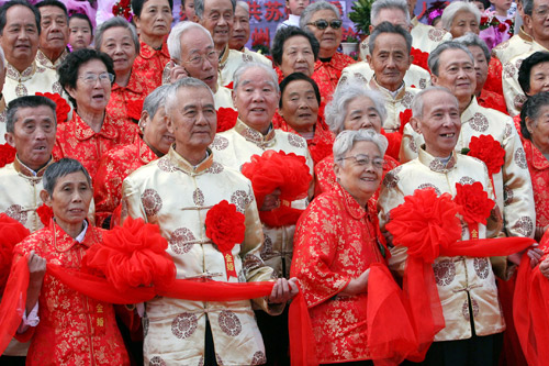 苏州举行千名老人金婚庆典(组图)