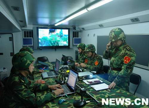 吉林省某预备役步兵师演习中参谋人员正在下达作战指令