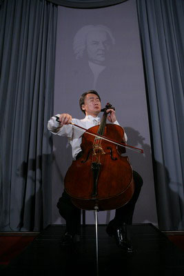 北京国际音乐节造特色 三百名观众教堂里听巴赫