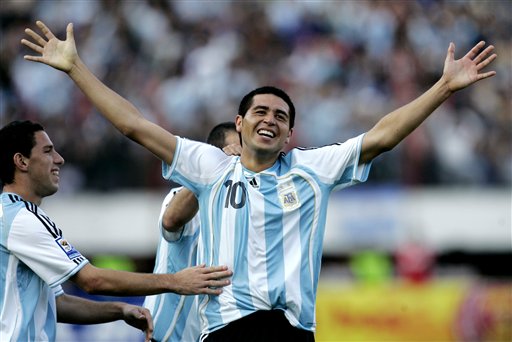 图文:[世预赛]阿根廷2-0智利 里克尔梅庆祝