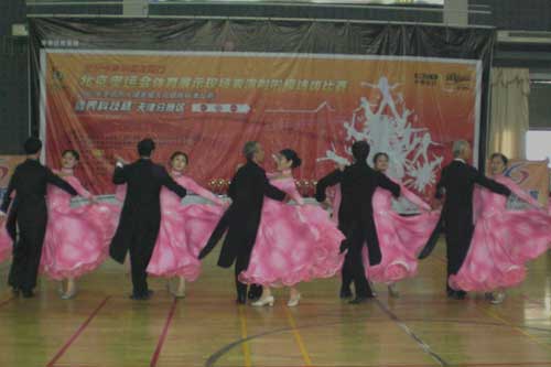 图文：夕阳舞动天津分赛区啦啦赛场 双人舞蹈