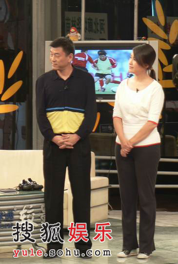 王茜(右)与前女足教练马良行