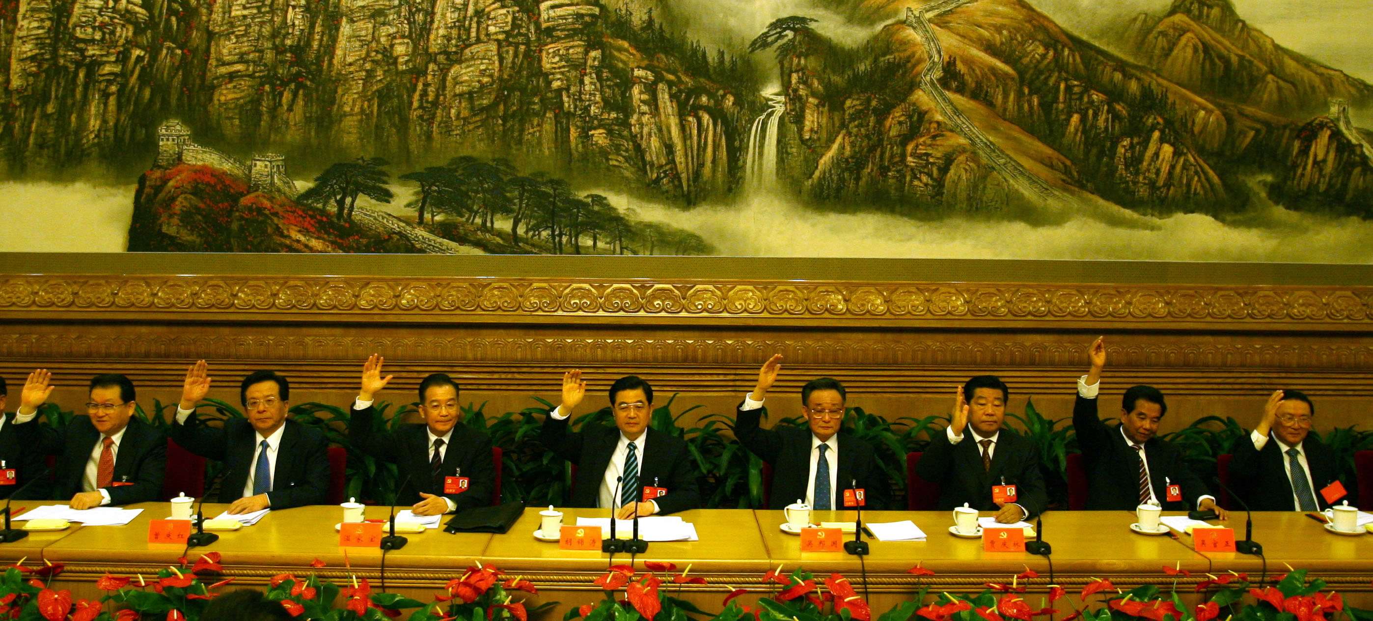 党的十七大主席团举行第三次会议(组图)