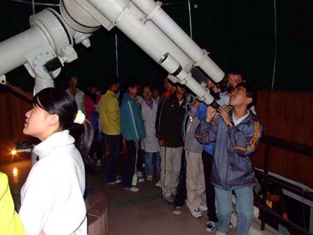 安徽安庆一中观测月球活动照片(多图)