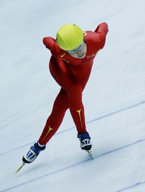 图文:短道速滑世界杯站 王蒙1000米预赛中