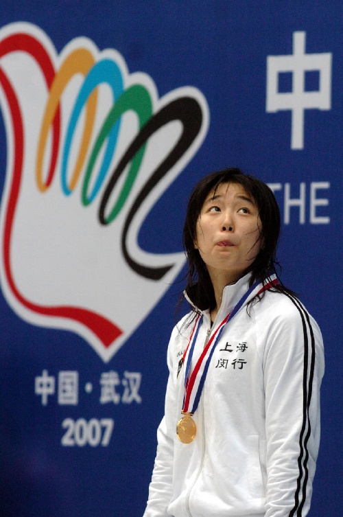 图文:女子200米蛙泳决赛 孙晔在领奖台上