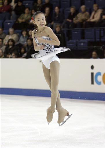 图文:花滑大奖赛女子短节目 张圆圆翩翩起舞