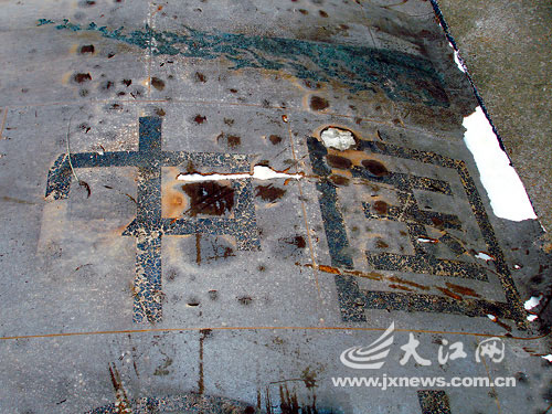 残骸表面“中国”二字清晰可见。