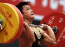 图文：城运会男子举重56公斤级 黎立志提铃过胸