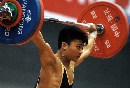 图文：城运举重男子56公斤级决赛 陶劲目光坚毅