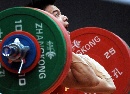 图文：六城会举重男子56公斤级 吴景彪挺举瞬间