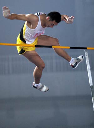 综合体育 第六届全国城市运动会 六城会田径 田径图片 男子撑竿跳