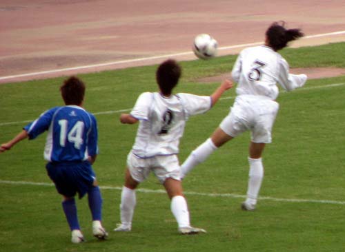 图文：女足半决赛大连VS广州 大连队以二敌一