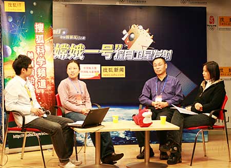 嫦娥一号卫星轨道副主任设计师宗红和嫦娥一号卫星热控主任设计师邵兴国