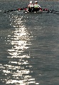 图文：赛艇花絮 结束比赛在夕阳映照下驶向岸边