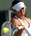 图文：李婷获六城会网球女子单打冠军 奋力回球